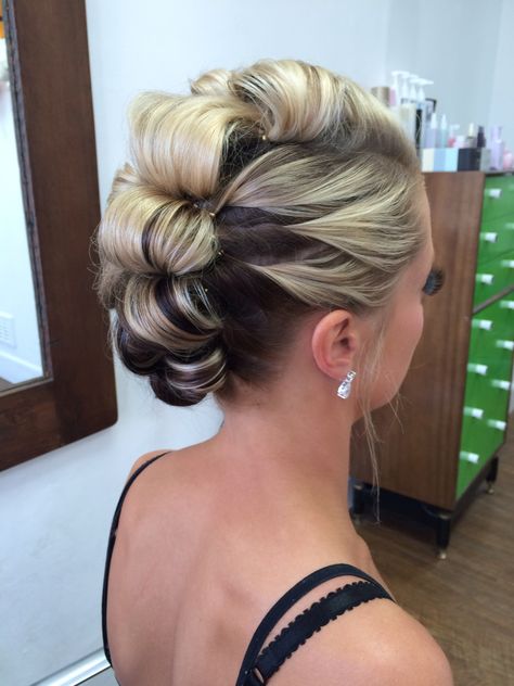 Mohawk Hairstyles Long Hair, Mohawk Updo Wedding, Easy High Bun, High Bun Hairstyle, Mohawk Updo, Glam Hairstyles, High Bun Hair, Bday Hair, High Bun Hairstyles