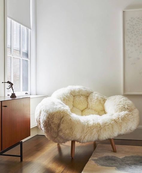 Interior Design on Instagram: “Wow, fluffy! What an intersting and intriguing space! The chair is really on point. Do you like it? Let me know! • Nina Runsdorf's home,…” Interior Inspo, Room Inspo, Chair Design, Interior Inspiration, Apartment Decor, Interior Architecture, Decor Inspiration, Home Interior Design, Furniture Design