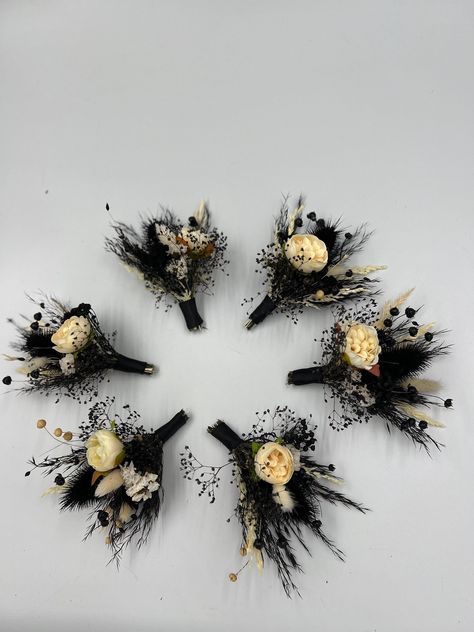 About boutonniere This boutonieres features variety of dried, artifical flowers and preserved flowers. She will look beautiful on your wedding day, for your events and even for your decorations. Sample bouquet measures 13cm tall. Please kindly note each floral piece handcrafted with the same components however each of them arranged slightly different, we believe this is beauty of handmade How to take care: Always keep away from direct sun and store in a cool and dry areas. We also suggest you to put the bouquet in a vase until ready to use.  The price is for one boutonniere. You can use this buttonhole for groom, groomsmen, men, even parents . Black Boho Wedding Flowers, Black Wedding Accessories, Black Boutonniere, White Flower Boutonniere, Jasper Wedding, Rocker Wedding, Black Flower Crown, Black Wedding Flowers, Boutonniere Wedding Rustic