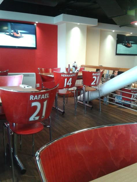 Red Cafe at Old Trafford Sports Bar Furniture, Sports Bar Interior, Football Pub, American Sports Bar, Garage Bar Ideas, Sport Bar Design, Red Cafe, Sports Pub, Sport Bar