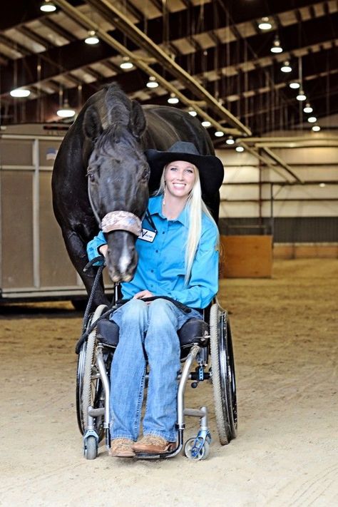 Amberley Snyder, Disabled Women, Cute Horse Pictures, Jenifer Aniston, Barrel Racing Horses, Rodeo Horses, Barrel Horse, Cowgirl And Horse, Rodeo Life