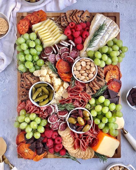 Affordable Charcuterie Board, Charcuterie Board Shopping List, Charcuterie Guide, Perfect Cheese Board, Charcuterie Board Ideas, Marinated Olives, Charcuterie Inspiration, Charcuterie Platter, Charcuterie Cheese