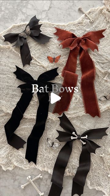 Cute Bat Decorations, Diy Christmas Accessories, Bat Diy, Halloween Ornaments Diy, Anthropologie Diy, White Bats, Yule Crafts, Halloween Fireplace, Happy Halloweenie