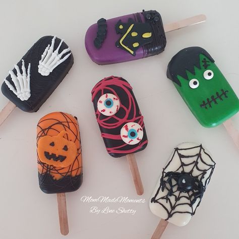 Cakecicles Halloween, Halloween Bakery Ideas, Halloween Cakesicles Ideas, Halloween Popsicles, Halloween Cakesicles, Cupcakes Aesthetic, Homemade Halloween Treats, Halloween Platter, Galletas Halloween