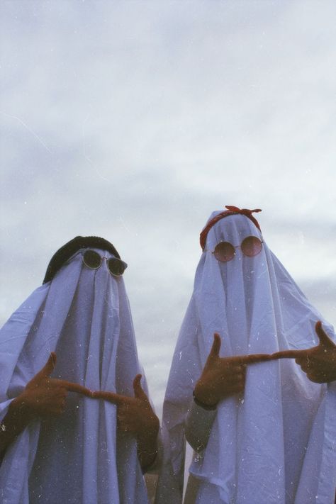 Aesthetic Ghost, Outdoor Ghosts, Ghost Ghost, Sheet Ghost, Ghost Photography, Best Friend Pictures Tumblr, Bullet Journal Mood Tracker Ideas, Ghost Costume, Ghost Pictures