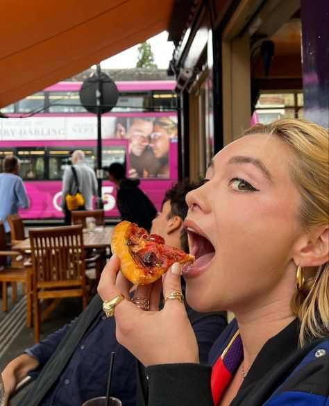 florence pugh Chorizo Pizza, Yelena Belova, Florence Pugh, New Energy, Fav Celebs, Girl Crush, On The Side, Florence, Pretty People