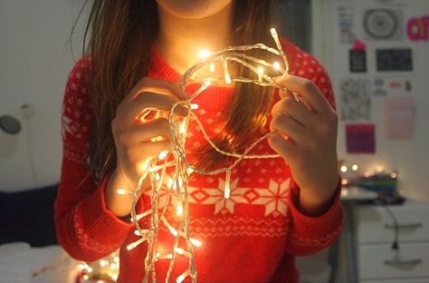 ♡ pinterest : brittesh18 ♡ Winter Tumblr Aesthetic, 2014 Christmas Aesthetic, 2014 Winter Aesthetic, 2010s Christmas, Tumblr Christmas, 2013 Tumblr, 2010 Aesthetic, Christmas Tumblr, Sparkling Snow