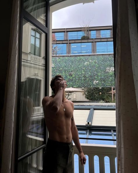 Shawn Mendes Updates (@shawnmendesbaeupdates) • Instagram photos and videos Good Morning Paris, Shawn Mendes Girlfriend, Hot Shawn Mendes, Shawn Mendes Shirtless, Shawn Mendes Concert, Shawn Mendes Wallpaper, Canadian Men, Concert Aesthetic, March 1