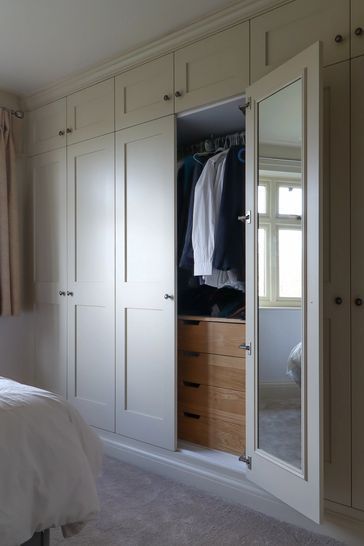 Bedroom Built Ins, Bedroom Built In Wardrobe, Bedroom Cupboards, Fitted Bedrooms, Tiny Bedrooms, Wardrobe Room, Closet Remodel, Build A Closet, Bedroom Closet Design