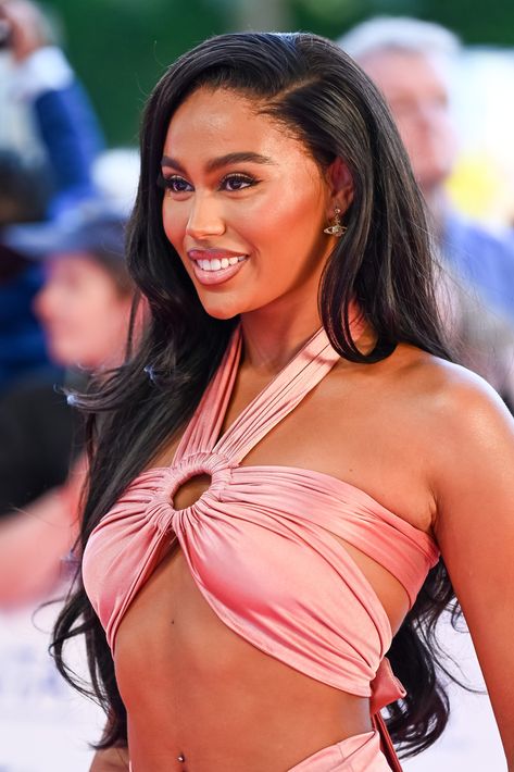 Ella Thomas Love Island, Ella Love Island, Ella Thomas, White Heart Emoji, Love Island Outfits, Black Success, Cosy Aesthetic, Maya Jama, Brunch Table