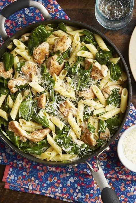 Pasta And Spinach, Chicken Spinach Pasta, Skillet Pasta, Easy Mediterranean Diet Recipes, Chicken Spinach, Diner Recept, Chicken And Spinach, Skillet Dinners, Spinach Pasta