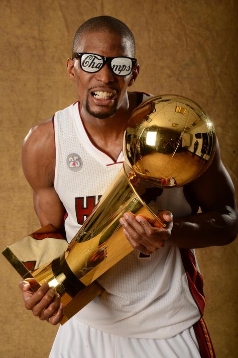 chris bosh | Miami Heat’s NBA Champion Chris Bosh to visit India Nba Arenas, Miami Basketball, Heat Basketball, Nba Funny, Chris Bosh, I Love Basketball, Basketball Photos, Nba Memes, Basketball Photography