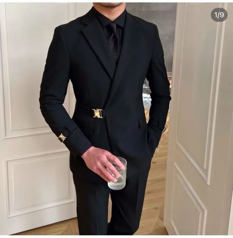 Suit Lining Ideas, Designer Groom Suits, Suit Ideas For Men Prom, Men Suit Outfit Ideas, Mafia Suits Men, Male Suits Classy, Fancy Suits For Men, Men In Suits Aesthetic, Classy Suits Men