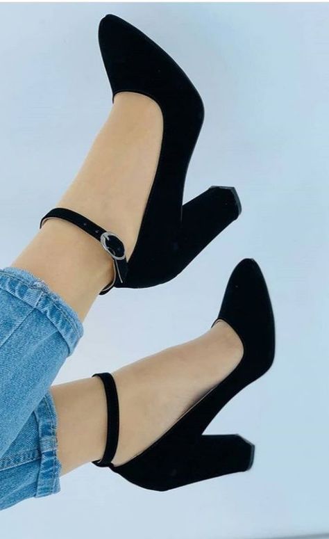 Sandel Design Heels, Dressy Shoes For Women Heels, Elegant Shoes Heels, Nike Shoes Women Fashion, Trendy Heels, Pretty Sandals, Fashion Shoes Heels, Cute Shoes Heels, Shoes Heels Classy