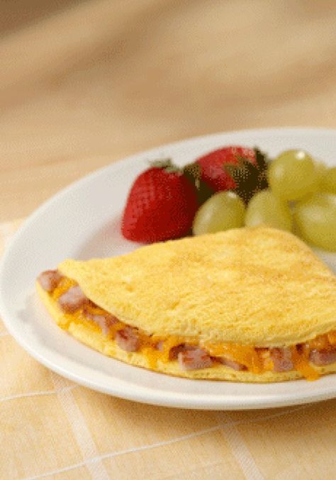 This Canadian Bacon and Cheddar Cheese Omelet is the perfect breakfast for dinner option. Canadian Bacon Recipes, Cheese Omelet, Ready Set Eat, Omelets Recipe, Queso Cheddar, Canadian Bacon, Canadian Food, Egg Beater, Egg Dishes