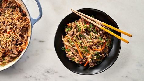 This quick yakisoba recipe features Japanese stir-fried noodles, steak, onions, cabbage, and carrots cooked with ramen noodles and a tonkatsu sauce. Carrots Cooked, Yakisoba Recipe, Cabbage And Carrots, Tonkatsu Sauce, Japanese Street Food, Space Story, Fried Noodles, Brown Sauce, Asian Inspired Recipes