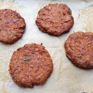 Spiced jackfruit patties - CookTogetherCookTogether Vegetable Pasties, Jackfruit Burger, Veggie Meat, Veg Burger, Vegan Jackfruit, Vegan Patties, Jack Fruit, Fried Rice With Egg, Jackfruit Recipes