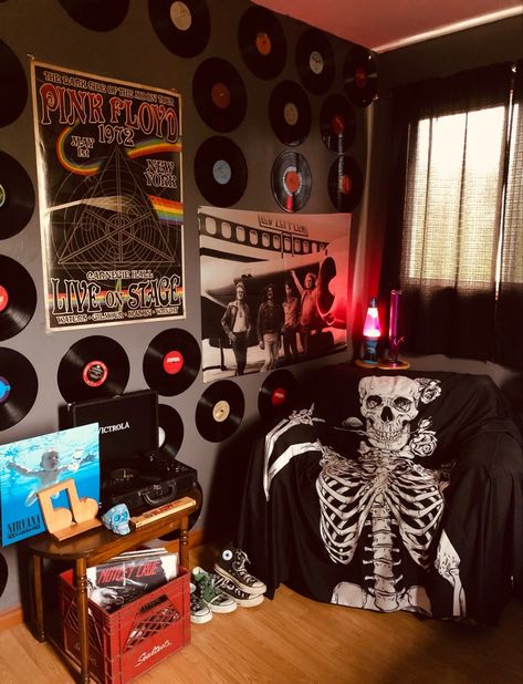 Rock Room Aesthetic, Rock Bedroom Ideas, Punk Room Ideas, Rock Room Ideas, Punk Bedroom Aesthetic, Punk Rock Bedroom, Punk Rock Room, Punk Bedroom, Rock Bedroom