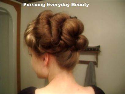 Victorian Bouffant Rolled Hair Updo - Video Tutorial Pirates Hairstyles, Easy Victorian Hairstyles, 1870s Hats, Rolled Hair, Dolly Hair, Silent Sky, Retro Updo, Historical Hairstyles, Cabin Door