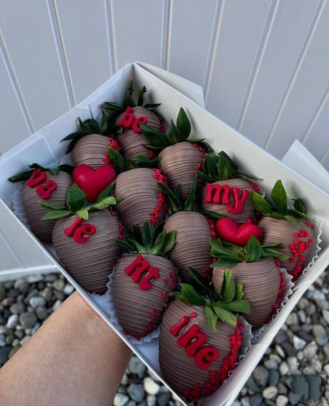 I Love You Strawberries, Anniversary Chocolate Strawberries, Chocolate Covered Strawberries Boyfriend, Strawberries For Boyfriend, Dozen Strawberries, Strawberry Chocolate Dipped, Bf Day, Strawberries In Chocolate, National Bf Day