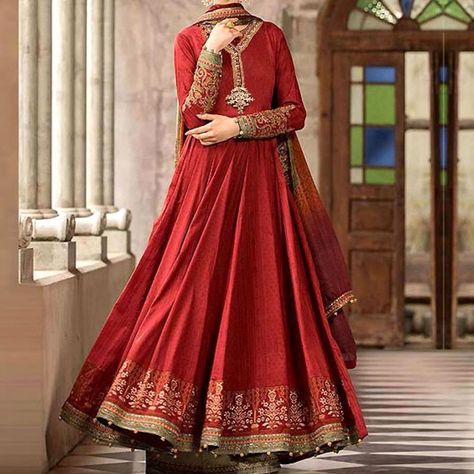 Nikah Theme, Lawn Dresses Designs, Long Lehenga, Orang India, Anarkali Frock, Lawn Dresses, Pakistani Formal Dresses, Gown With Dupatta, Gaun Fashion