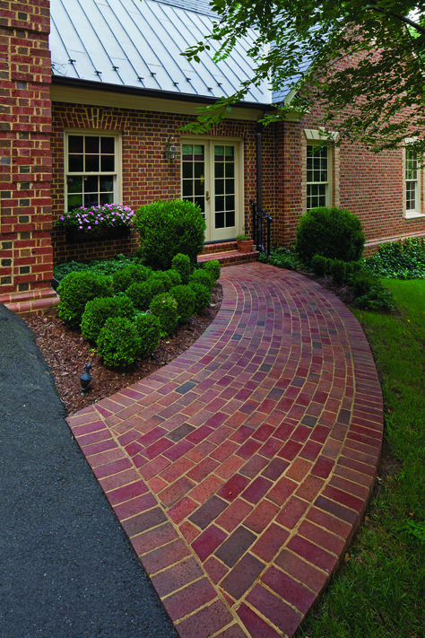 Sidewalk with traditional pavers in running bond pattern Curved Brick Walkway, Red Brick Sidewalk, Brick House Walkway, Brick Pavers Walkway, Flemish Bond, Pavers Walkway, Easy Garden Ideas Landscaping, Brick Sidewalk, Brick Patterns Patio