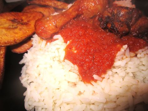 nigerian chicken stew and rice with dodo Nigerian Chicken Stew Recipe, Nigerian Chicken Stew, Stew And Rice, Nigerian Chicken, Soup Recipes Uk, Nigerian Foods, Fried Plantain, Rice And Chicken, Rice Soup Recipes