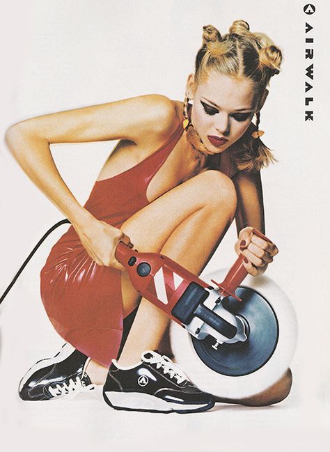 seventeen magazine 1995, fashion editorial, fashion photography inspiration, style, 90s, retro. WHAT IS EVEN GOING ON HERE THO Editorial 90s, 1995 Fashion, 1990 Style, Editorial Fashion Photography, Mode Editorials, Seventeen Magazine, 1990s Fashion, Fashion Photography Inspiration, Cat Walk