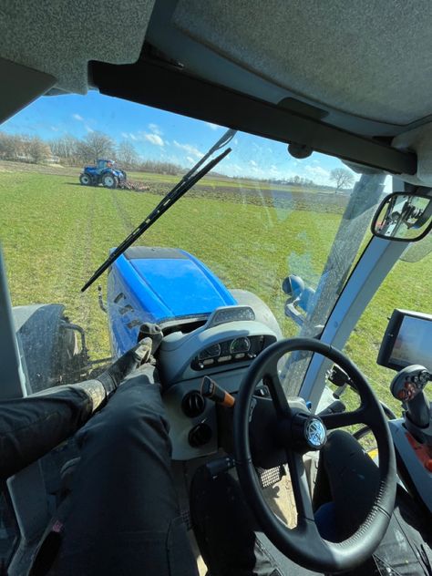 Tractor Aesthetic, Farmer Boyfriend, Country Snaps, Farmer Life, Image Moto, New Holland Tractor, Yellow Aesthetic, New Holland, Dream Job