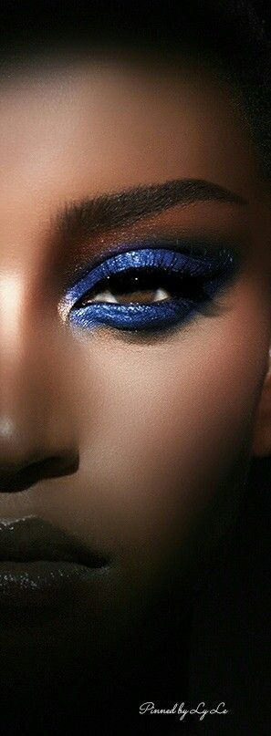 Jewel Eye Makeup, Dark Blue Vibes, Blue Blankets, Electric Blue Lemonade, Blue Lemonade, Make Up Lips, Blue Smokey Eye, Make Up Face, Beautiful Morning Quotes