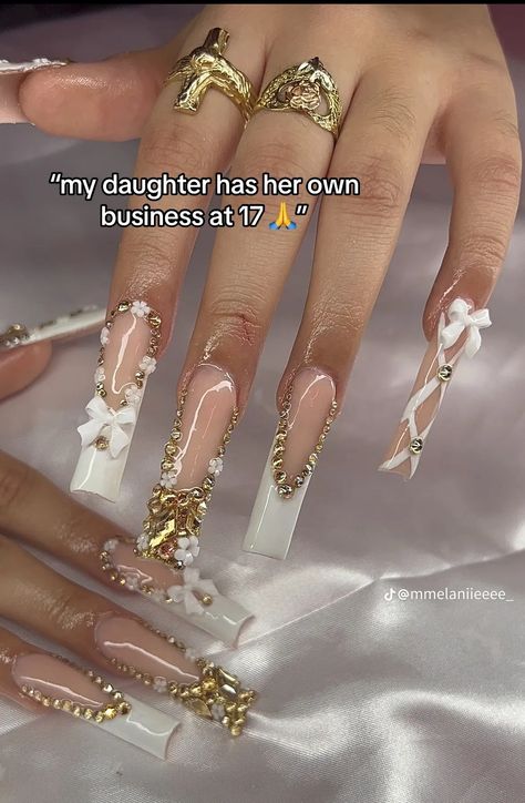 Birthday Nails White And Gold, Birthday Nail Set Ideas November, White And Gold Birthday Nails, Birthday Nails Gold, White And Gold Nail Designs, Gold Bling Nails, White Nails With Gold, Fye Nails, Bday Nails