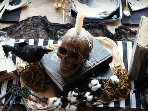 pair Skeleton Decoration Ideas, Diy Halloween Candle Holders, Skull And Candle, Halloween Table Settings, Creepy Skull, Candle Centerpiece, Halloween Party Dinner, Skeleton Decorations, Party Planning Ideas