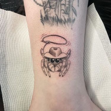 Bee With Skull Tattoo, Peacock Spider Tattoo, $60 Tattoo Ideas, Spider Tatoos Ideas, Girly Spider Tattoo, Cute Jumping Spider Tattoo, Tarantula Tattoo For Women, Creepy Small Tattoos, Cute Spider Tattoo For Women