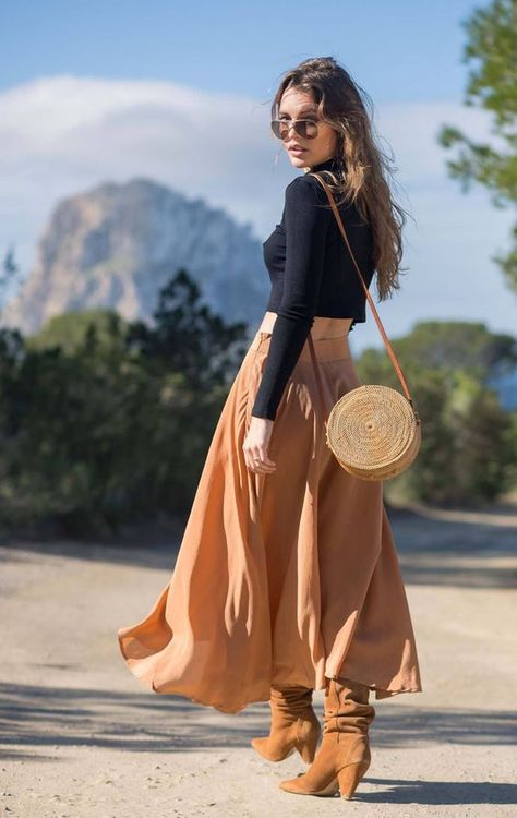 Advertising Bags, Boho Fashion Over 40, Rattan Bags, Bali Trip, Handbag Model, Celebrating Women, 40 Fashion Women, Clothing Tips, Bag Inspiration