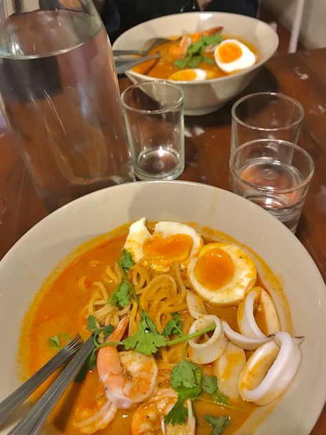 #tomyam #food #foodie #noodlerecipes #eggs #soup #water #kelantan #malaysia #recipe #seafood Tomyam Seafood, Ramen, Seafood, Ethnic Recipes, Water