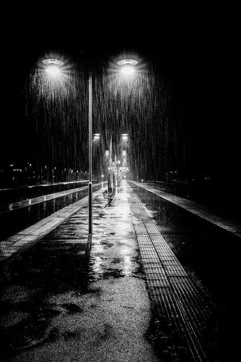 Night Rain, Photography Black And White, Autumn Lights, Black And White Aesthetic, Rain Photography, Dark Photography, Long Exposure, White Aesthetic, After Dark