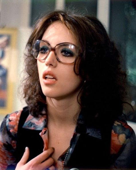 Isabelle Adjani Possession, 60s Glasses, 70s Sunglasses, Funky Glasses, Isabelle Adjani, 60s 70s Fashion, The Tenant, The Embrace, Look At You