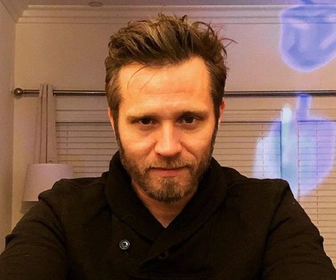 A picture of actor Seamus Dever with a beard Seamus Dever, Ghost Whisperer, Far Cry 5, Jennifer Love Hewitt, Jennifer Love, Tv Actors, John The Baptist, The Net, Television Show