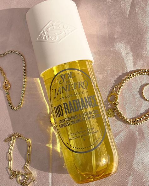 Rio Radiance Perfume Mist has an amazing beachy & warm scent ☀️ #soldejaneiro #perfume #perfumecollection #selfcare #aesthetic #jewelry #beauty #beach via @influencedwithdana on IG Rio Radiance, Sephora Skin Care, Perfume Collection Fragrance, Facial Spray, Skin Care Items, Perfume Lover, Birthday Wishlist, Perfume Collection, Fragrance Mist