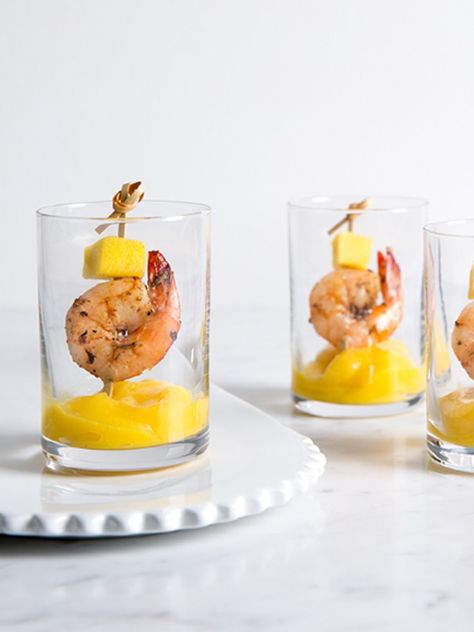 Individually served and packaged appetizers are obviously the trend du jour at events, such as these shrimp and mango shooters from the National Mango Board. Shrimp Shooters Appetizers, Mango Shooters, Mango Appetizer, Shrimp Mango, Grilled Prawns, Shrimp Appetizers, Antipasto Platter, Chicken Appetizers, Drink Inspiration