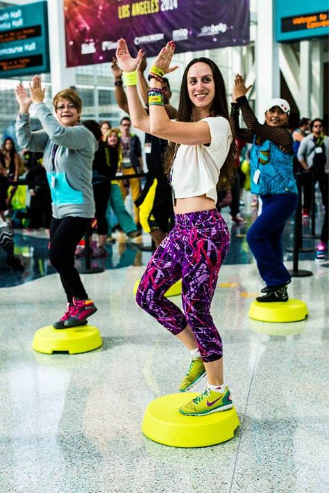 ZUMBA STEP ! Zumba Steps, Fun Workout Ideas, Zumba Quotes, Team Beachbody Coach, Fit Dance, Zumba Videos, Workout Fun, Step Workout, Biggest Loser