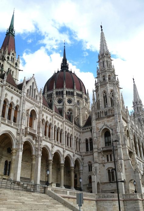 Budapest Architecture, Budapest Castle, Tartarian Architecture, Western Architecture, The Horrors, European Architecture, Famous Buildings, Thermal Bath, Famous Landmarks