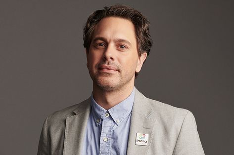 "The Newsroom" Star Thomas Sadoski Said The Show Would Be Too Insane Today Thomas Sadoski, David Mack, Hbo Series, Design Sponge, Tin Can, Animal Sculptures, News Today, Buzzfeed, Diy Projects