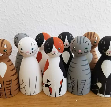 Peg Doll Designs, Cat Peg Doll, Peg Doll Ideas, Peg Dolls Ideas, Peg Dolls Diy, Animal Peg Dolls, Wooden Peg People, Nativity Peg Doll, Cat Diy Crafts