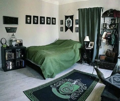 Slytherin Aesthetic Room Decor, Harry Potter Bedroom Ideas Slytherin, Draco Malfoy Bedroom, Draco Malfoy Room Decor, Draco Malfoy Room, Harry Potter Dorm Room Ideas, Slytherin Aesthetic Bedroom, Slytherin Inspired Bedroom, Slytherin Bedroom Ideas