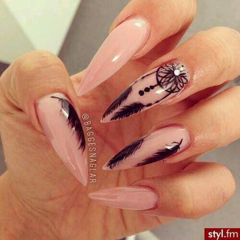 Dream catcher Feather Nail Art, Mandala Nails, Nails Grunge, Feather Nails, Stiletto Nail Art, Long Nail Designs, Stiletto Nails Designs, Her Nails, Black Nail