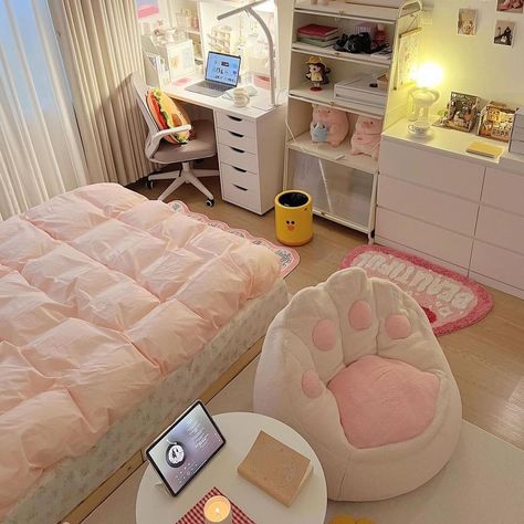 Small New York Apartment Aesthetic, Kawaii Bedroom Aesthetic, New York Apartment Aesthetic, Grunge Aesthetic Room, Wallpaper Decor Ideas, Wallpaper Design Ideas, Japan Room, Bedroom Aesthetic Cozy, Most Beautiful Homes