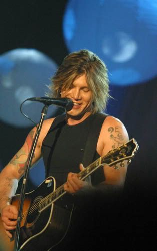 John Rzeznik Goo Goo Dolls Johnny Reznick, Johnny Rzeznik, John Rzeznik, The Goo Goo Dolls, Elevator Music, Goo Goo Dolls, Whisper In Your Ear, Doll Aesthetic, 90s Music