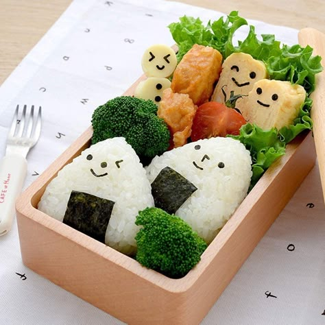 Nico Nico Panchi Mini | Nori Puncher allows you to create adorable cutouts from nori seaweed to decorate your onigiri riceballs! Love Kyaraben (character bentos)? This is the easiest way to try your hand at making your own! Japanese Food Bento, Cute Bento Boxes, Diy Sushi, Nori Seaweed, Cute Bento, Kawaii Cooking, Cute Snacks, Food O, Rice Balls