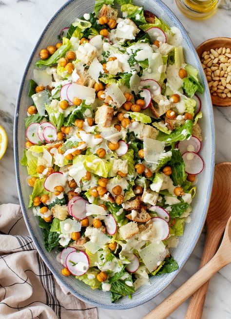 Caesar Salad Recipe - Love and Lemons Mealprep Salad, Crispy Veggies, Chickpea Recipes Easy, Homemade Caesar, Vegetarian Main Course, Classic Caesar Salad, Resep Salad, Caesar Salad Recipe, Dinner Side